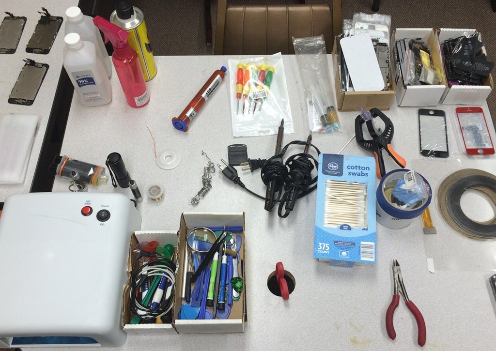 4 Attributes of an Exceptional Phone Repair Technician 