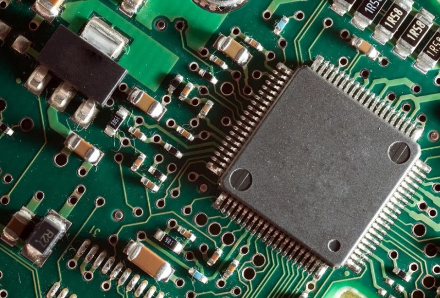 Top 5 Reasons Why Working With a PCB Assembly House is a Good Idea